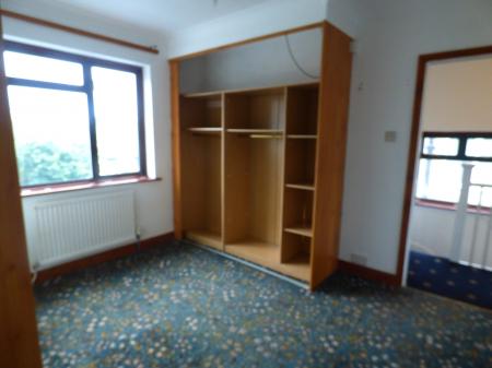 3 bedroom Semi-detached house to let in Heathview Road, Grays, RM16