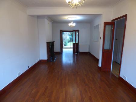 3 bedroom Semi-detached house to let in Heathview Road, Grays, RM16