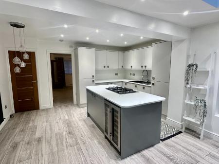 3 bedroom Semi-detached house to let in Sorrel Drive, Kingsbury, Kingsbury, B78