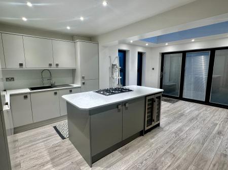 3 bedroom Semi-detached house to let in Sorrel Drive, Kingsbury, Kingsbury, B78