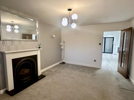 3 bedroom Semi-detached house to let in Sorrel Drive, Kingsbury, Kingsbury, B78