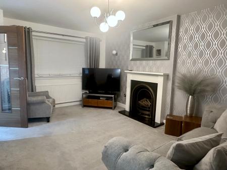 3 bedroom Semi-detached house to let in Sorrel Drive, Kingsbury, Kingsbury, B78