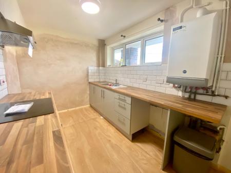 2 bedroom Flat to let in Thackeray Drive, Tamworth, B79