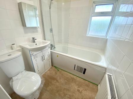 2 bedroom Flat to let in Thackeray Drive, Tamworth, B79