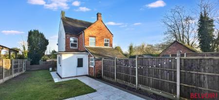 2 bedroom Semi-detached house for sale in Hill Crest, Wilnecote, Tamworth, B77