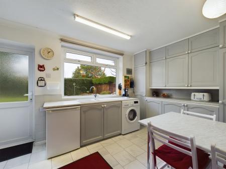 3 bedroom Bungalow for sale in Heath Road, Pamber Heath, RG26