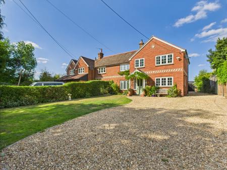 4 bedroom Semi-detached house for sale in The Glen, Tadley, RG26