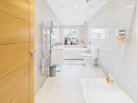 4 bedroom Detached house for sale in The Glen, Tadley, RG26