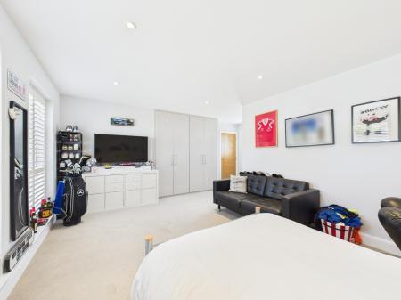 4 bedroom Detached house for sale in The Glen, Tadley, RG26