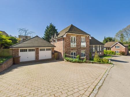 4 bedroom Detached house for sale in The Glen, Tadley, RG26
