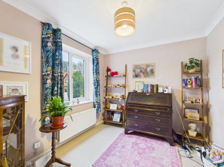 4 bedroom Detached house for sale in Woodland Drive, Bramley, RG26