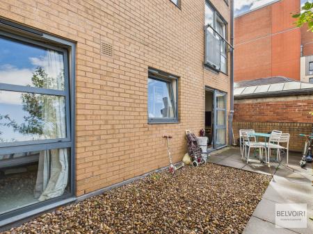2 bedroom Apartment for sale in West Point, 58 West Street, City Centre, Sheffield, S1