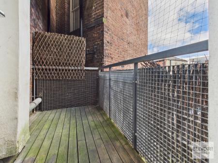 1 bedroom Apartment to let in St Peters Close, City Centre, Sheffield, S1