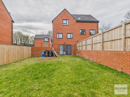 4 bedroom Town house for sale in Manor Park Crescent, Sheffield, S2