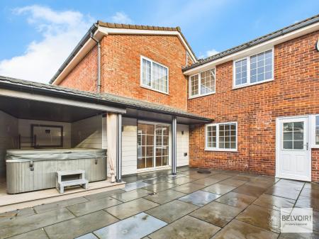 4 bedroom Detached house for sale in Stanley Road, Chapeltown, Sheffield, S35