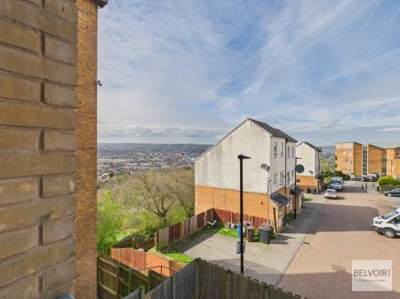 2 bedroom Flat for sale in Kenninghall Road, Norfolk Park, Sheffield, S2