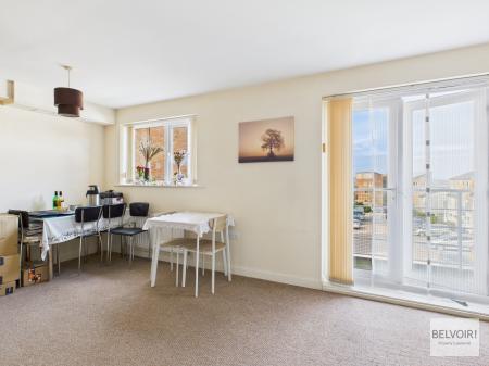 2 bedroom Flat for sale in Kenninghall Road, Norfolk Park, Sheffield, S2