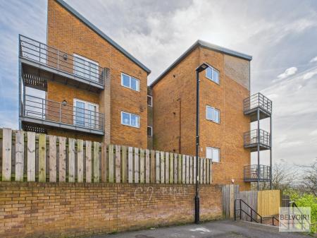 2 bedroom Flat for sale in Kenninghall Road, Norfolk Park, Sheffield, S2