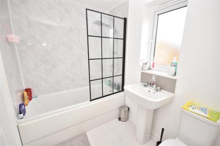 3 bedroom End of terrace house for sale in Snow Close, Holdingham