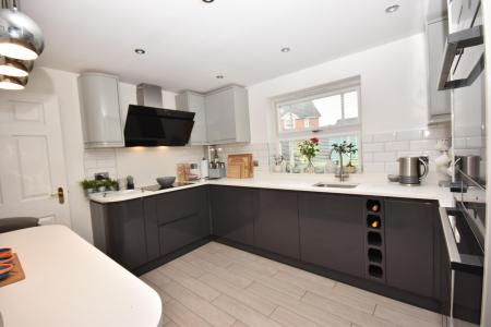 4 bedroom Detached house for sale in Sheldrake Road, Sleaford