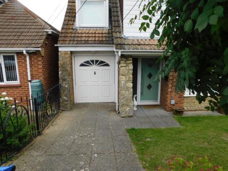 4 bedroom Semi-detached house for sale in Summerville Avenue, Minster, ME12