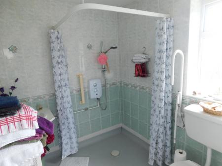 4 bedroom Semi-detached house for sale in Summerville Avenue, Minster, ME12