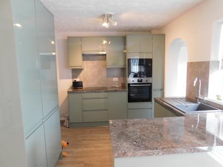 4 bedroom Semi-detached house for sale in Summerville Avenue, Minster, ME12