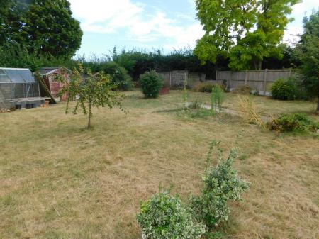 2 bedroom Semi-detached house for sale in Swanstree Avenue, Kemsley, Sittingbourne, ME10