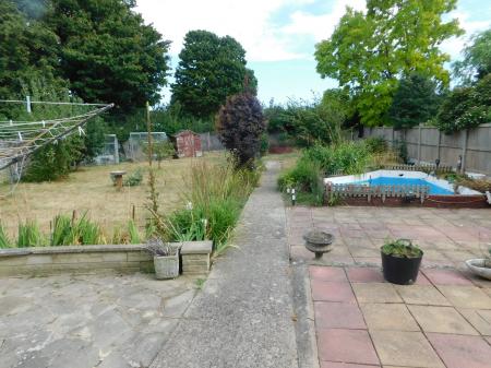 2 bedroom Semi-detached house for sale in Swanstree Avenue, Kemsley, Sittingbourne, ME10