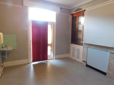 3 bedroom Commercial Property to let in Trinity Road, Sheerness, ME12