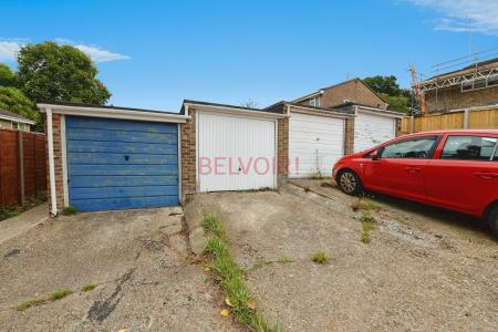 3 bedroom Terraced House for sale in Oakwood Drive, Southampton, SO16