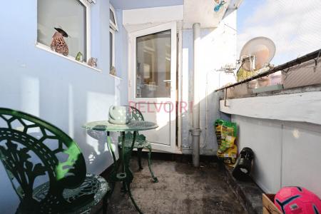 3 bedroom Flat for sale in Orchard Lane, Southampton, SO14