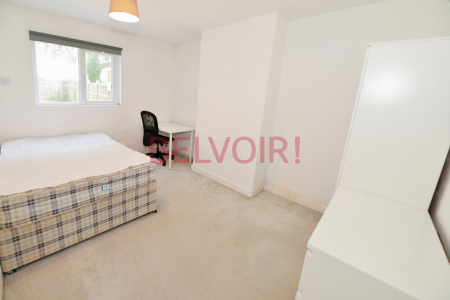 5 bedroom Semi-detached house to let in Burgess Road, Southampton, SO16