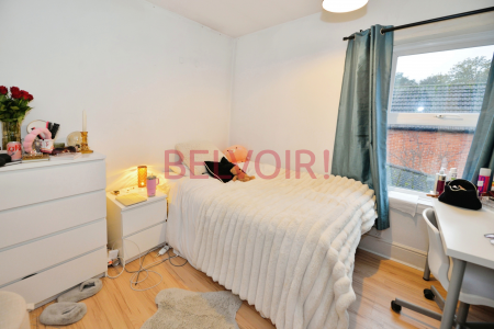 5 bedroom Semi-detached house to let in Burlington Road, Polygon, Southampton, SO15