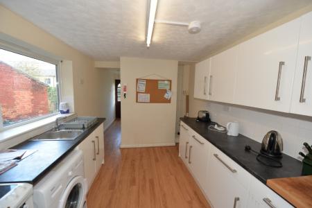 4 bedroom Terraced House to let in Livingstone Road, Southampton, SO14
