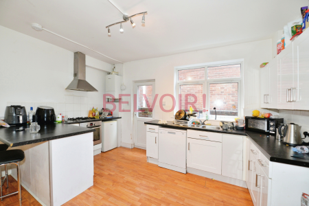 6 bedroom Semi-detached house to let in Wilton Avenue, Polygon, Southampton, SO15