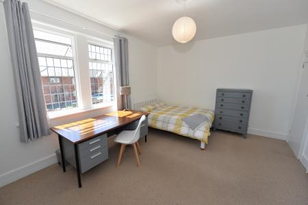 4 bedroom Semi-detached house to let in Mayfield Road, Southampton, SO17