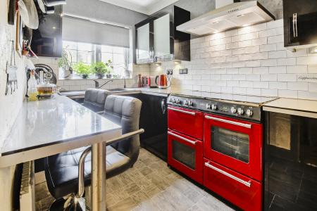 4 bedroom Semi-detached house for sale in Camborne Road, Sutton, SM2