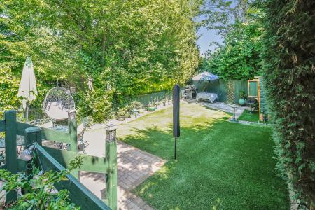 4 bedroom Semi-detached house for sale in Camborne Road, Sutton, SM2