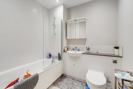 2 bedroom Flat for sale in 328 High Street, Sutton, SM1