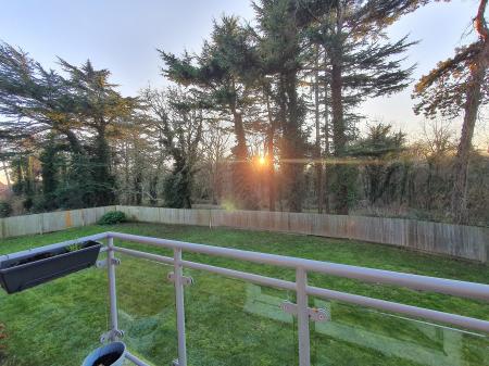 2 bedroom Flat for sale in 4 Damson Way, Carshalton Beeches, Carshalton, SM5