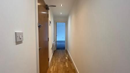 2 bedroom Flat to let in Woodmansterne Road, Coulsdon, CR5