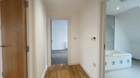 2 bedroom Flat to let in Woodmansterne Road, Coulsdon, CR5