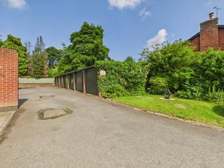 1 bedroom Flat for sale in Holly Mount, Laurel Road, West Park, WA10