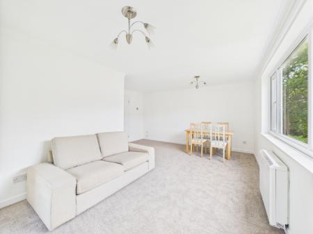 1 bedroom Flat for sale in Holly Mount, Laurel Road, West Park, WA10