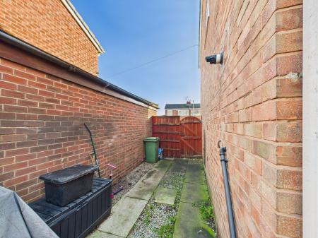 3 bedroom Semi-detached house for sale in Farndon Avenue, Sutton Manor, St Helens, WA9