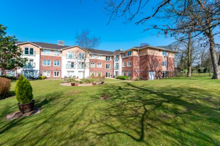 1 bedroom Flat for sale in Heyeswood, Haydock, WA11