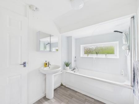 3 bedroom Town house for sale in Park Road, St Helens, WA11