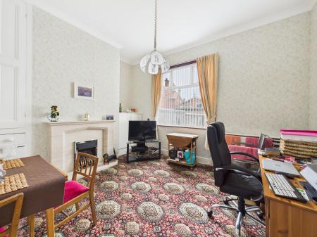 4 bedroom Semi-detached house for sale in Queens Road, West Park, St Helens, WA10