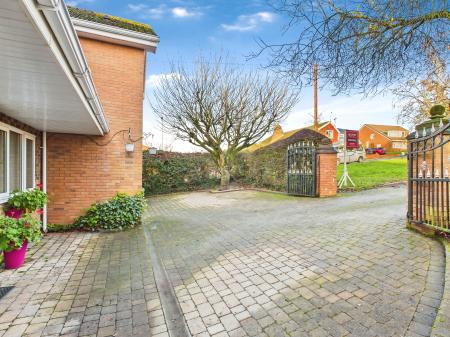 4 bedroom Detached house for sale in Grange Drive, Eccleston Hill, St Helens, WA10